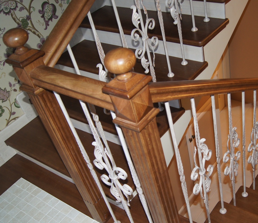 Кованые лестницы в доме — фото